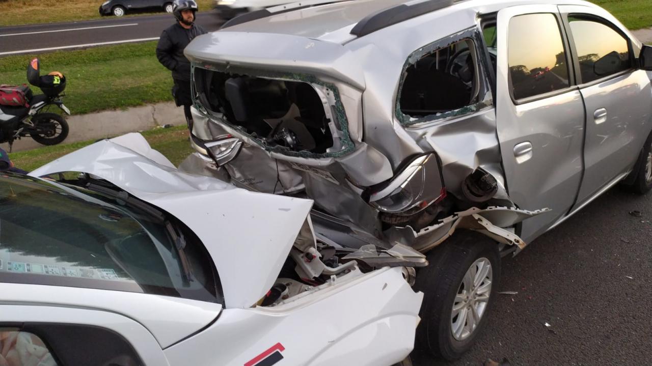 Foto 3 de 10 — Grave acidente na rodovia Washington Luís deixa 5 feridos na região de Araraquara
